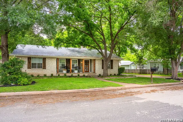 506 N Lincoln St, Fredericksburg, TX 78624 - #1