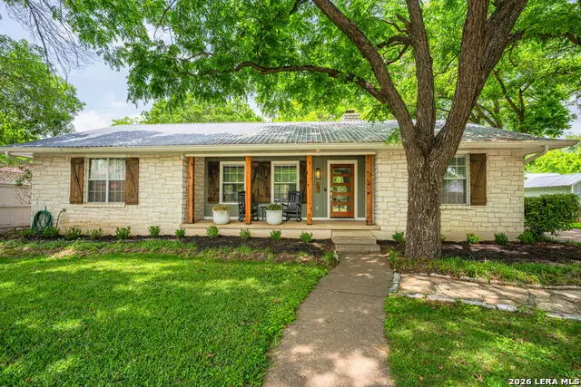 506 N Lincoln St, Fredericksburg, TX 78624 - #3