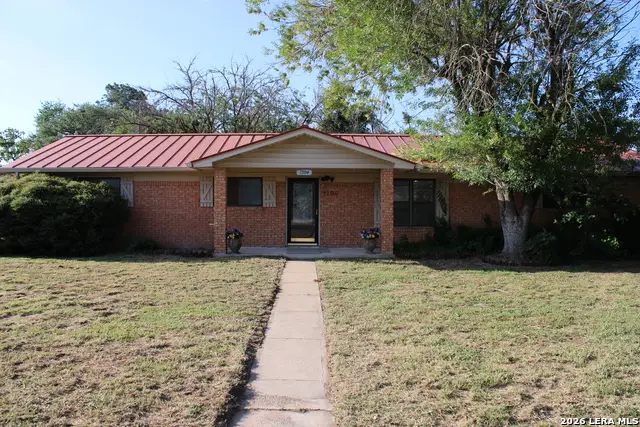 1204 W Goodwin St, Pleasanton, TX 78064 - #1