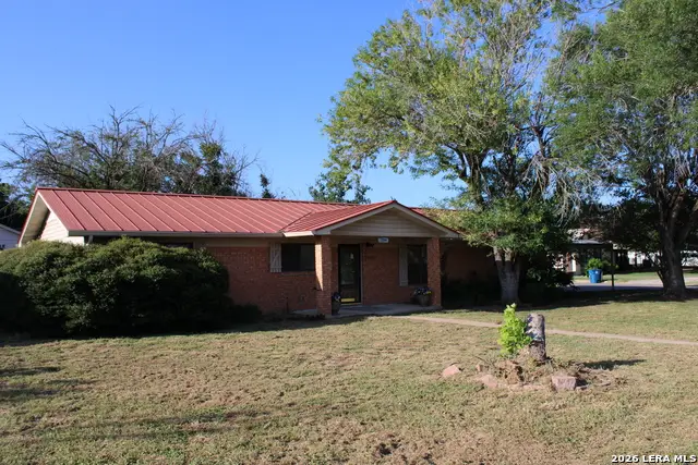 1204 W Goodwin St, Pleasanton, TX 78064 - #2