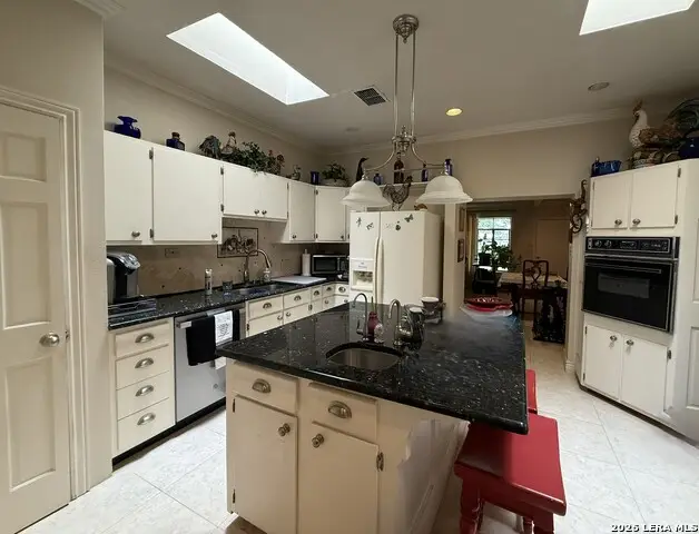 100 Hazel Ave, Three Rivers, TX 78071 - #3