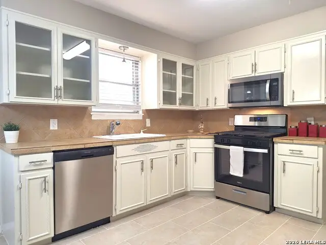 1001 Naples St, Castroville, TX 78009 - #3