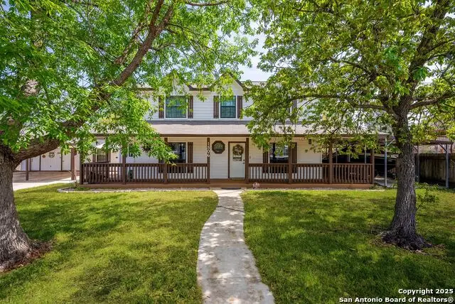 1506 D St, Floresville, TX 78114 - #1