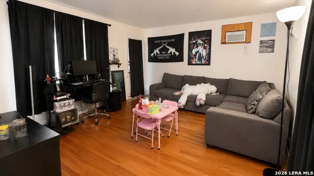 110 Cyril, San Antonio, TX 78218 - #2
