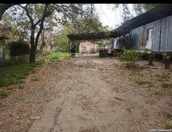 655 Avenue G, Poteet, TX 78065