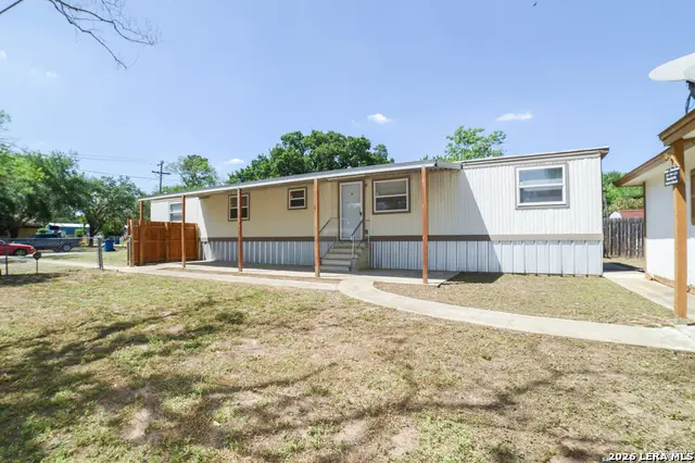 215 Greenlawn Ave, Pleasanton, TX 78064 - #2