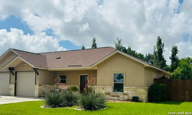 231 Navarro Xing #7B, Seguin, TX 78155 - #1