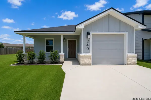 240 W Martindale St, Seguin, TX 78155