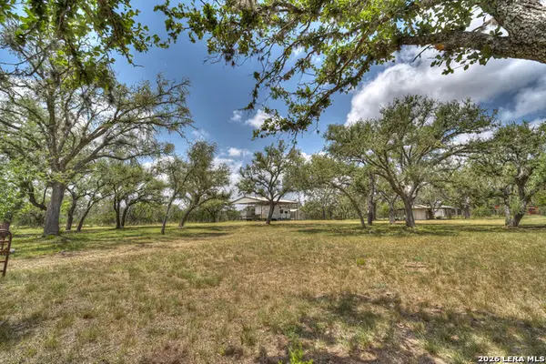 620 Fm 1120, Leakey, TX 78873