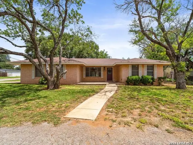 1305 E Colorado, Pearsall, TX 78061 - #1