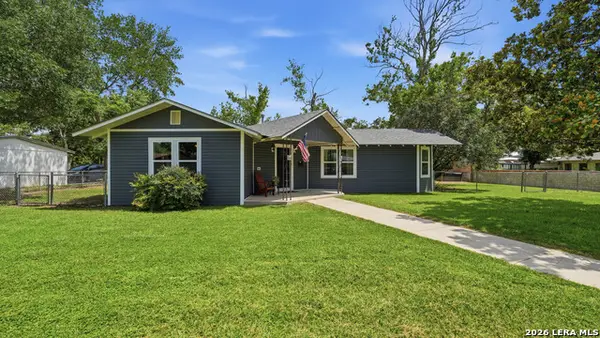 733 E Krezdorn, Seguin, TX 78155
