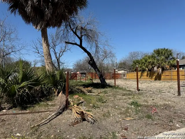 831 S San Eduardo Ave, San Antonio, TX 78237 - #3