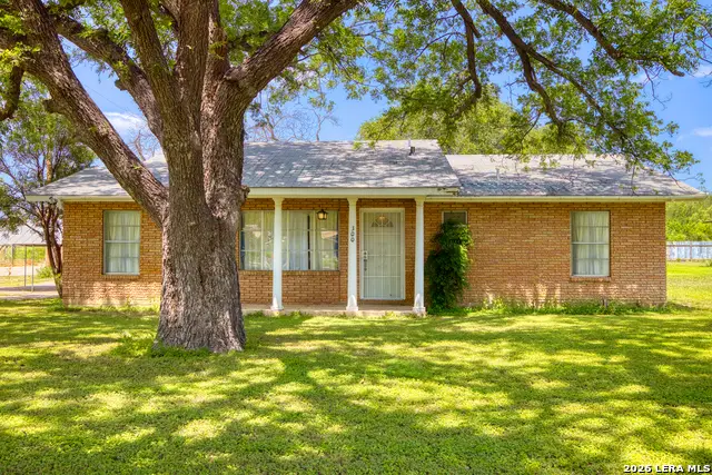 300 S Farrar, Uvalde, TX 78801 - #3
