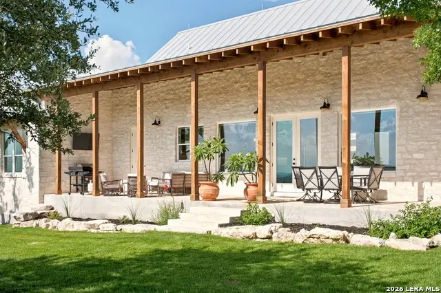 812 N Pleasant Valley Dr, Boerne, TX 78006 - #2
