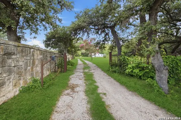 13285 Antonio Dr, Helotes, TX 78023