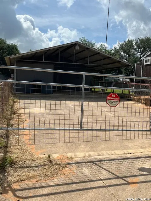 212 S Apple St, Pearsall, TX 78061 - #1