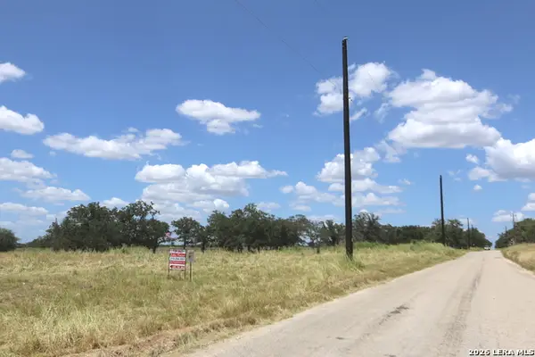 247 County Road 331, Floresville, TX 78114