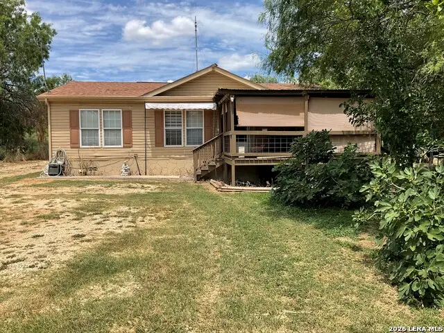 139 Country View, Floresville, TX 78114 - #1