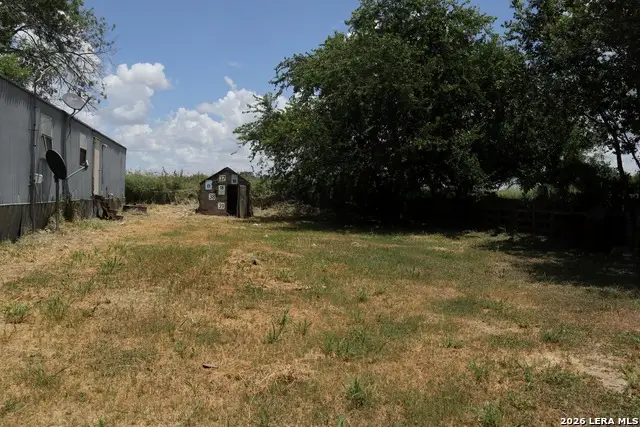 18490 Lagloria Rd, Elmendorf, TX 78112 - #2