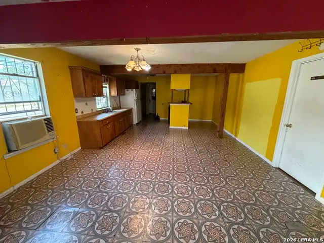 378 N San Ignacio, San Antonio, TX 78237 - #3