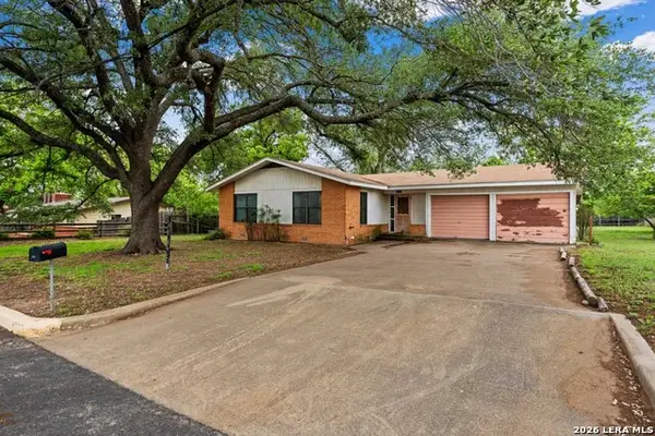 131 W Lower Crabapple Rd, Fredericksburg, TX 78624