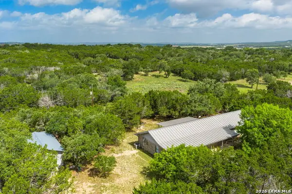 230 Verde Hills Dr, Center Point, TX 78010