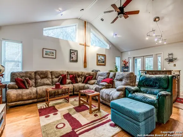 9611 Azalea Cir, Garden Ridge, TX 78266