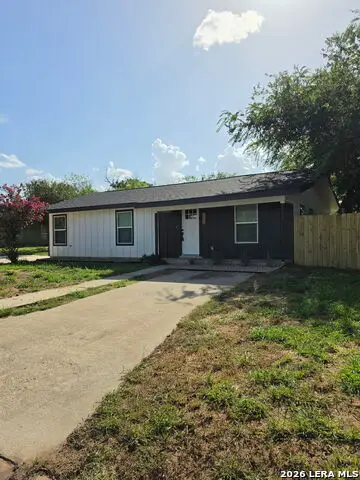 925 Coleman St, Poteet, TX 78065 - #1
