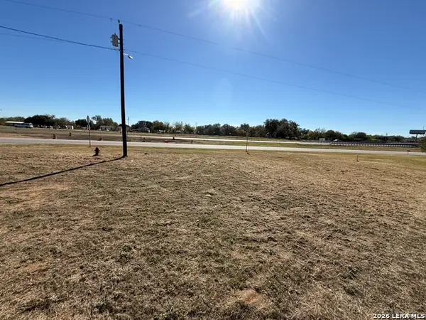415 County Road 1585, Moore, TX 78057