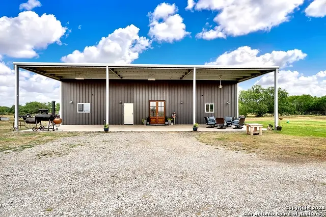 757 Joy Ln, Floresville, TX 78114 - #3