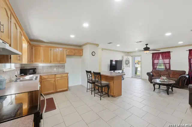 529 Guerra Ln, Gonzales, TX 78629 - #2