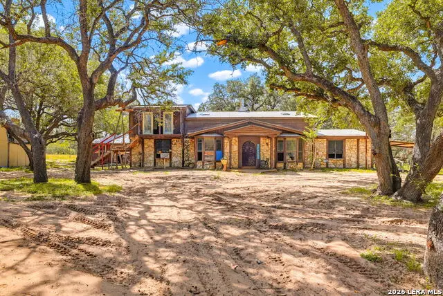 339 Shady Oaks Dr, Floresville, TX 78114 - #1