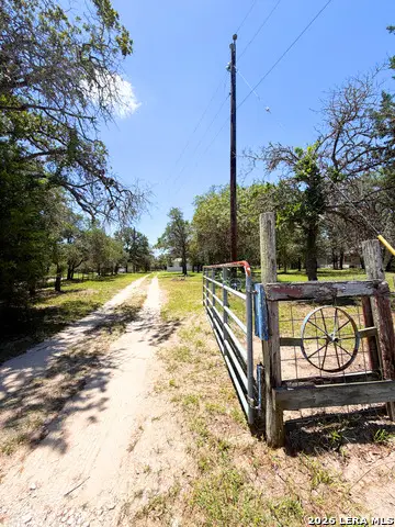 237 Sandy Oaks Dr, Seguin, TX 78155 - #1