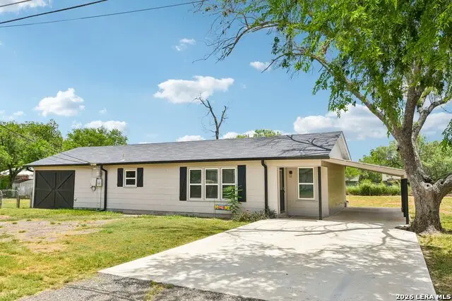 714 Orange St, Jourdanton, TX 78026 - #2