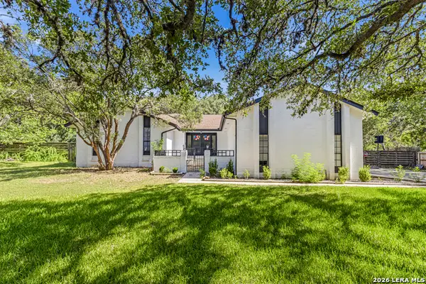 8621 Classic Oaks Ln, San Antonio, TX 78255