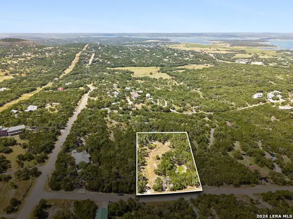 1043 Summit Blf, Canyon Lake, TX 78133