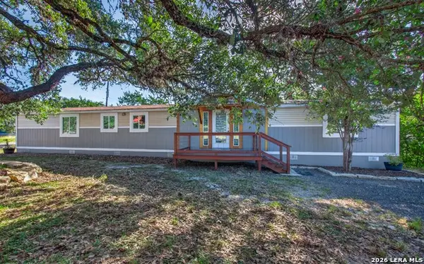 1265 Arcadia Dr, Canyon Lake, TX 78133