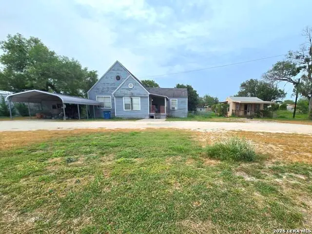 207 Mcgloin St, Three Rivers, TX 78071 - #1