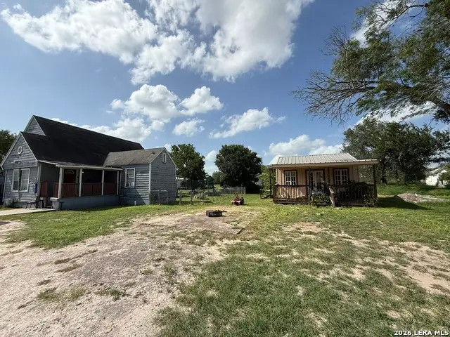 207 Mcgloin St, Three Rivers, TX 78071 - #2