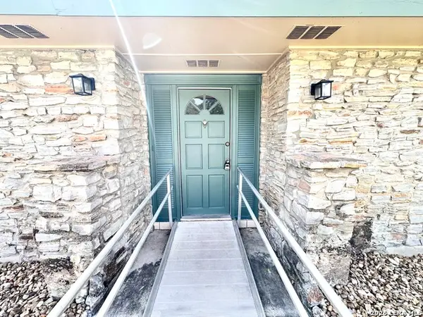7019 Forest Moss St, San Antonio, TX 78240
