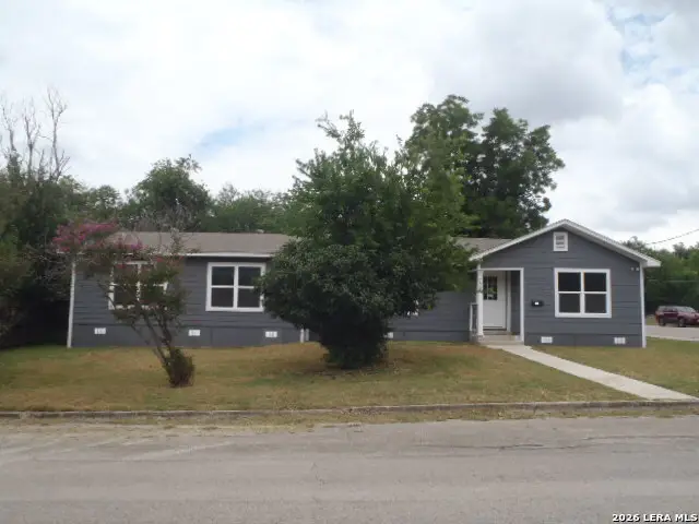 297 S Hackberry Ave, New Braunfels, TX 78130 - #2