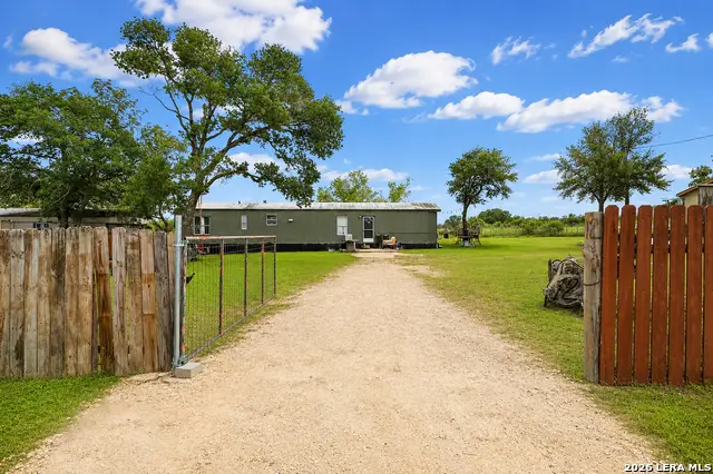 125 Villa Ridge Dr, Poteet, TX 78065 - #1
