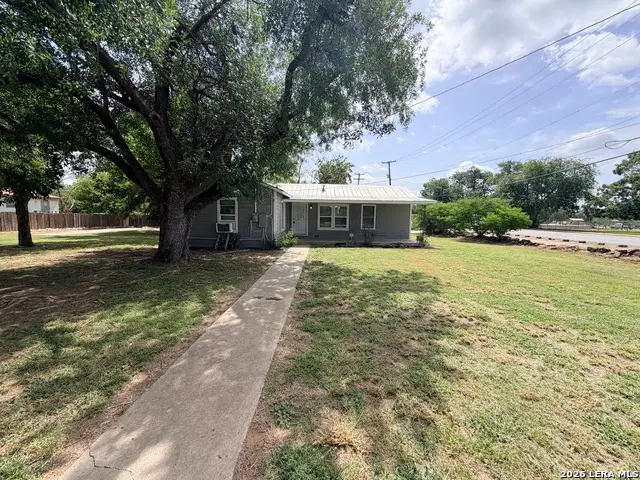1404 N Main St, Pleasanton, TX 78064 - #1