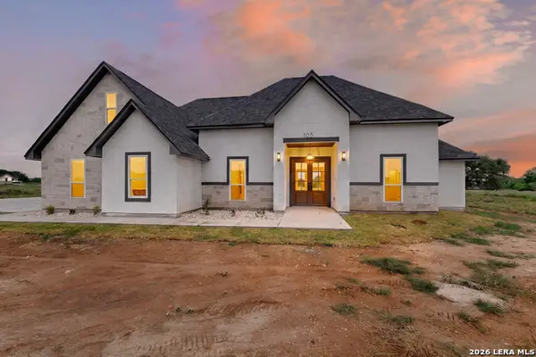 105 Hidden Path, Floresville, TX 78114