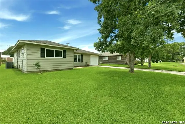 3411 Bowling Ln., Orange, TX 77630 - #3