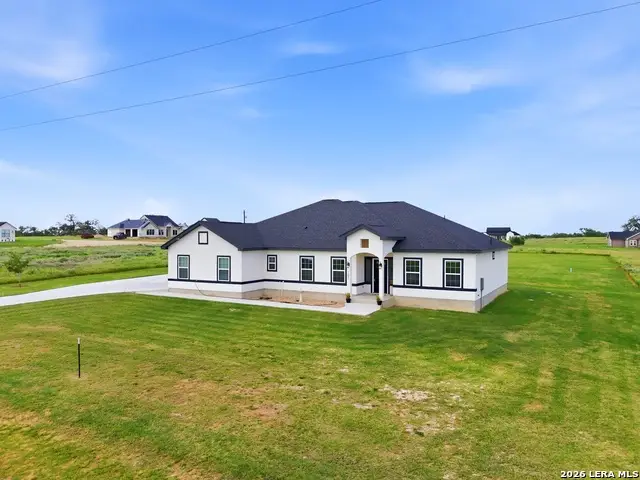 105 Hidden Cv, Floresville, TX 78114 - #1
