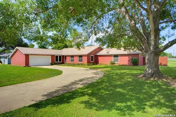 318 Delany St, Seguin, TX 78155