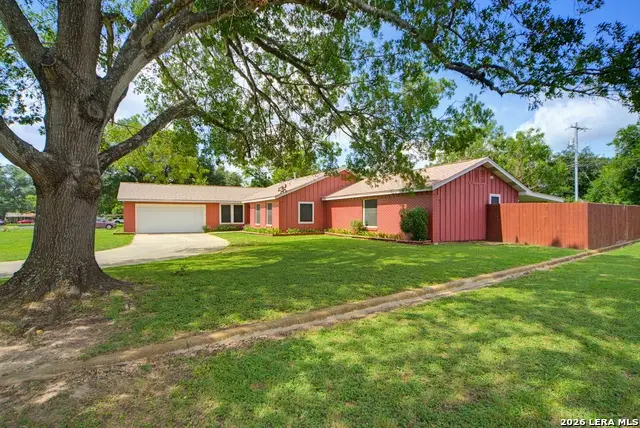 318 Delany St, Seguin, TX 78155 - #3