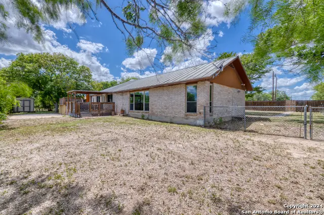 402 Congress St, Sabinal, TX 78881 - #3