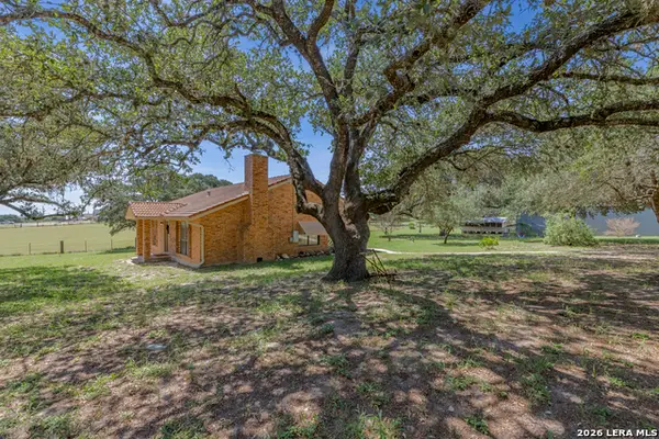 138 Big Oak Dr, Adkins, TX 78101